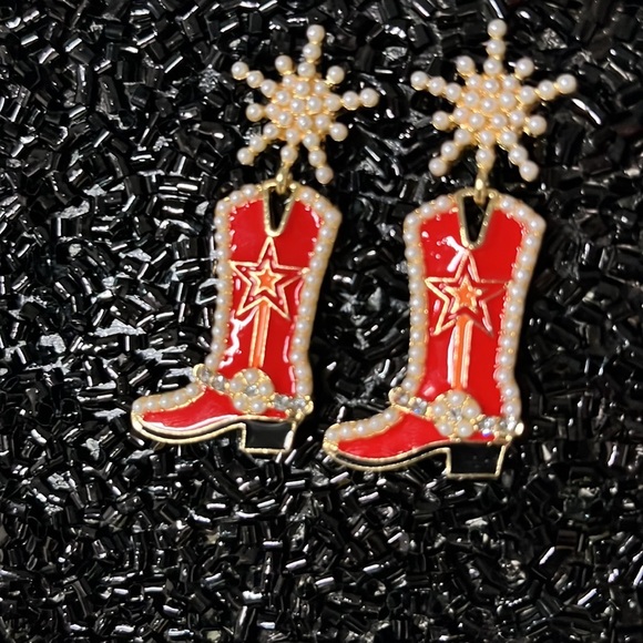 Red & Orange Dangle Cowgirl Earrings.Trimmed in Faux Rhinestones & Pearls - Picture 9 of 12